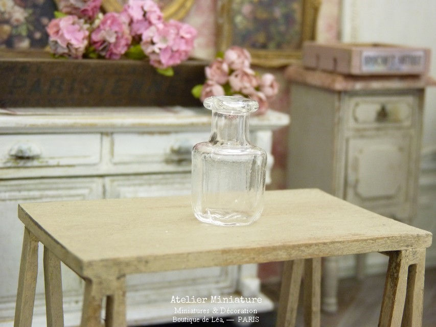 Miniature : Vase Miniature en Verre Soufflé, Maison de Poupée, Échelle 1/12