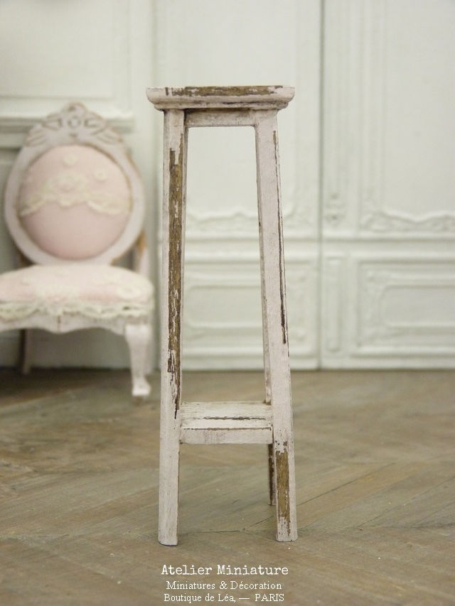 Miniature : Sellette Porte-Plante Miniature en Bois, Shabby Chippy Blanc, 1/12
