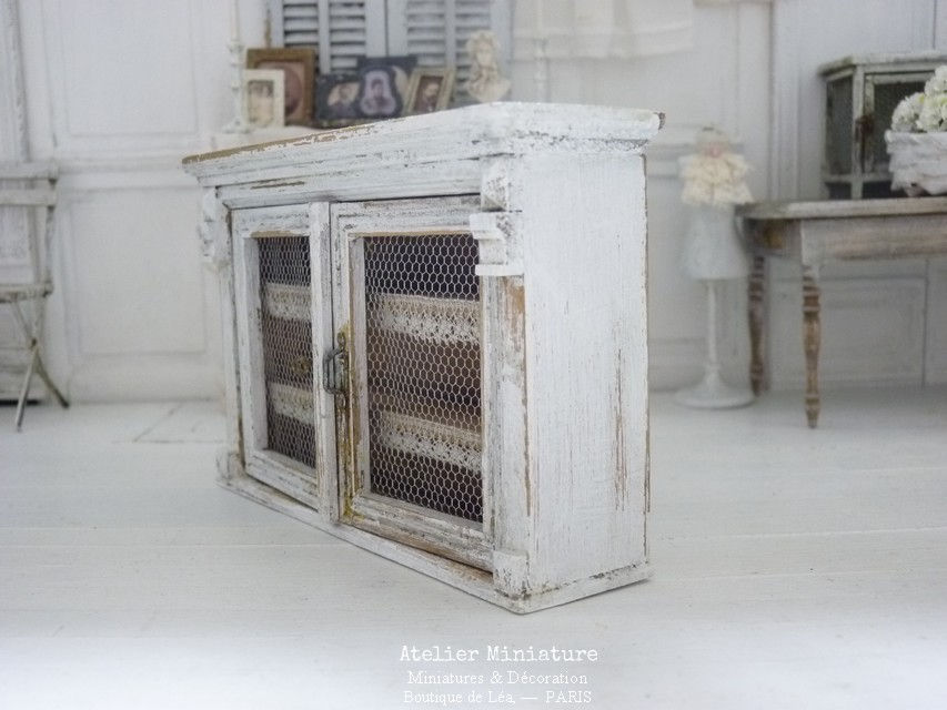Miniature : Placard Parisien Miniature en Bois, Dentelle Ancienne