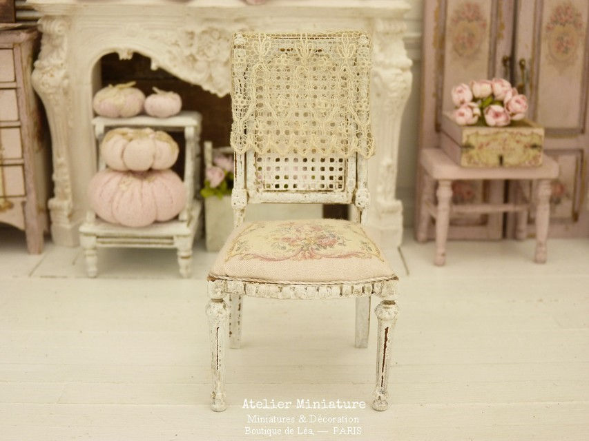 Chaise Miniature de style Gustavien, Imitation Cannage Blanc, 1/12