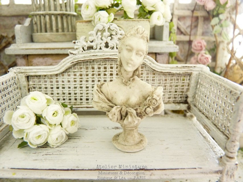 Miniature : Buste Miniature en Résine, Femme XVIIIe, Façon Plâtre Vieilli, Maison de Poupée,