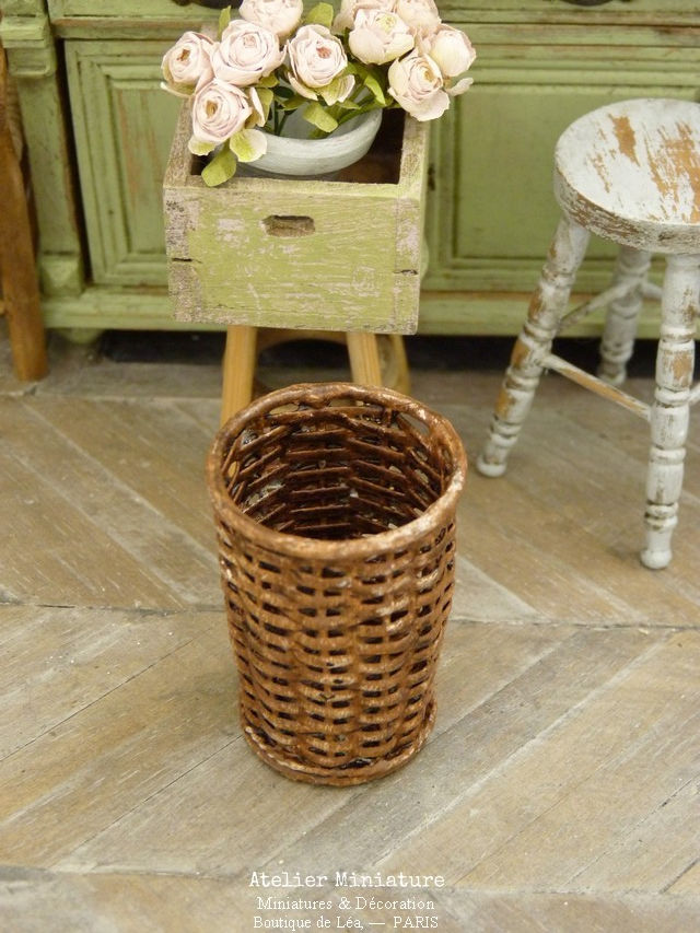 Thumbnail: #2 - Corbeille Miniature, Métal tressé, Imitation osier, Maison de Poupée, 1/12