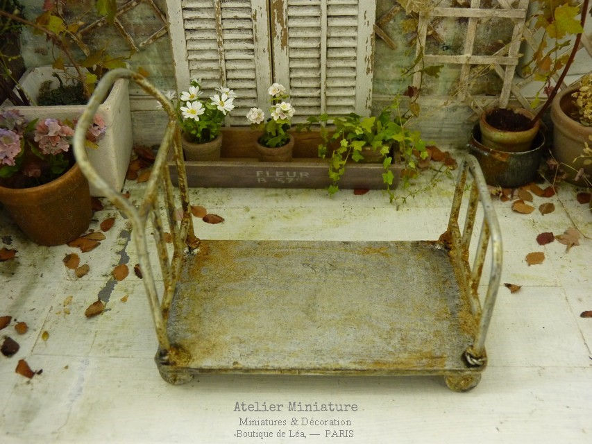 Miniature : Chariot Miniature en Métal, Chrome Rouillé, Maison de Poupée