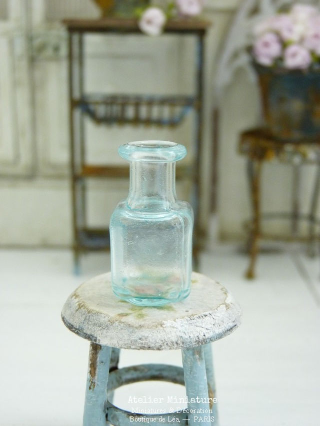 Miniature : Vase Miniature en Verre Soufflé, Maison de Poupée, Échelle 1/12
