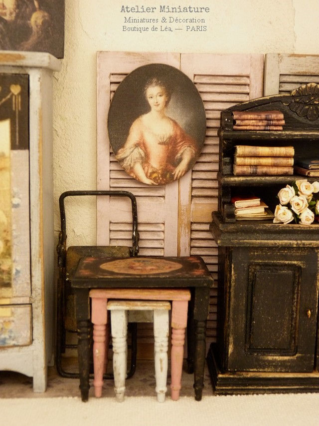 Thumbnail: Panneau Ovale Miniature en Bois, Portrait de Femme, Robe Rose XVIIIe,Échelle1/12