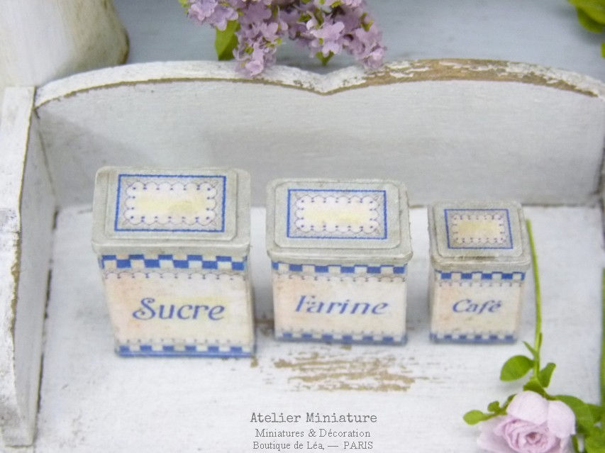 Thumbnail: Set de Trois Boîtes Vintage Miniatures en Papier, Maison de Poupée, Échelle 1/12