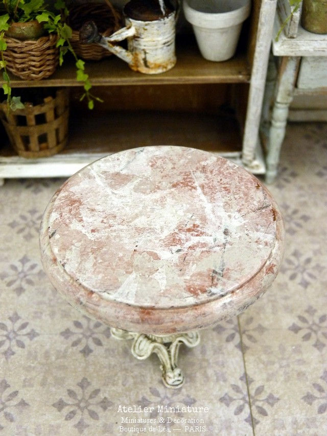 Thumbnail: Table Bistrot, Miniature en Bois et Métal, Imitation Marbre Rose