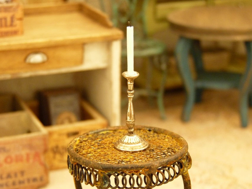 Miniature : Bougeoir Miniature en Métal, Maison de Poupée, Échelle 1/12