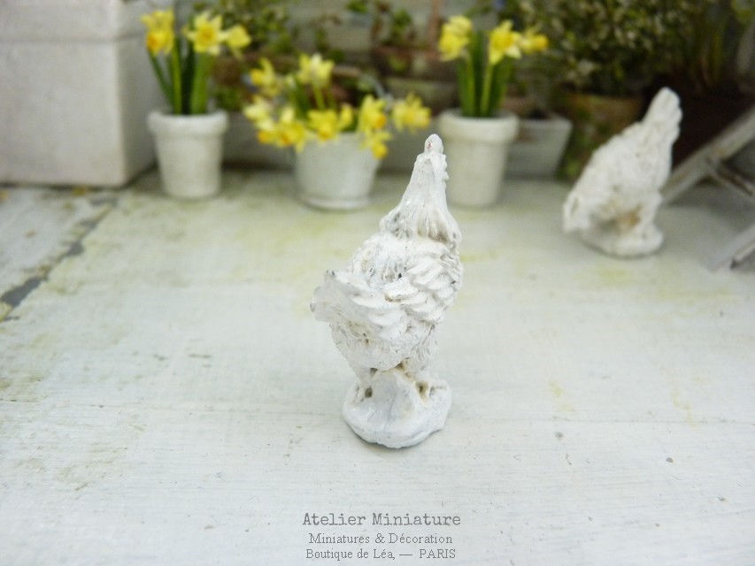 Thumbnail: Poule Miniature en Résine, Façon Plâtre Vieilli