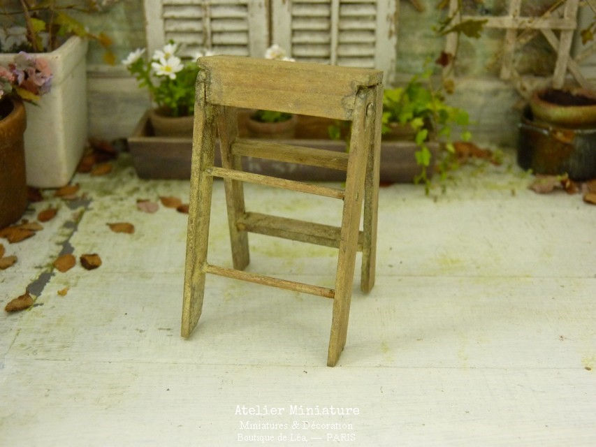 Thumbnail: Escabeau de campagne, Miniature en bois, Échelle 1/12