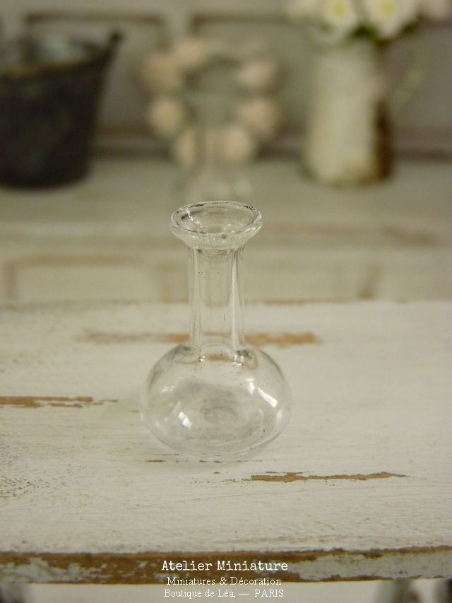 Thumbnail: Vase Miniature en Verre Soufflé, Maison de Poupée, Échelle 1/12