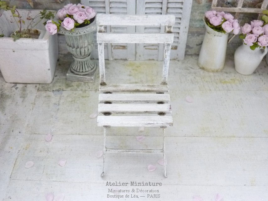 Thumbnail: Chaise de Jardin Shabby, Miniature en Bois, 1/12