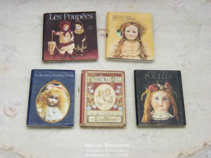 Miniature : Cinq Livres de Poupées (fermés), Miniatures en papier, Échelle 1/12