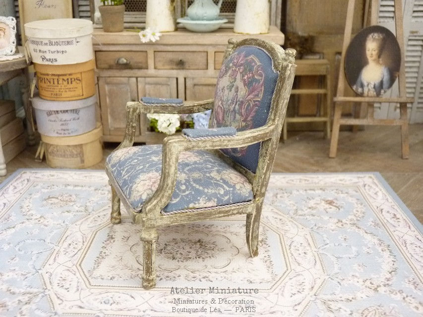 Thumbnail: Fauteuil Louis XVI, Or vieilli, Maison de Poupée