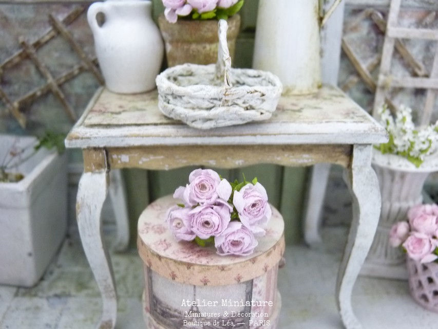 Miniature : Panier en Osier + Bouquet de 5 Roses Anglaises Miniatures, Fleurs en Papier