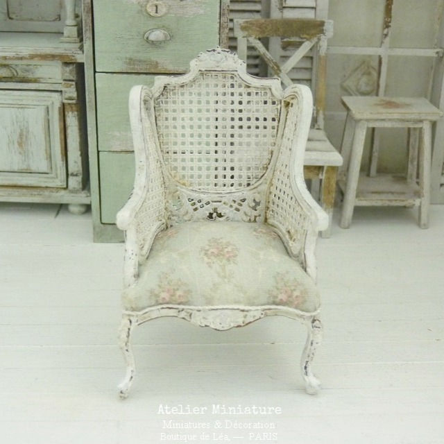 Fauteuil Bergère Louis XV, Imitation Cannage, Mobilier de Maison de Poupée