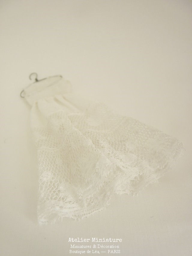 Thumbnail: Robe Romantique Blanche, Bohème Chic, Échelle 1/12