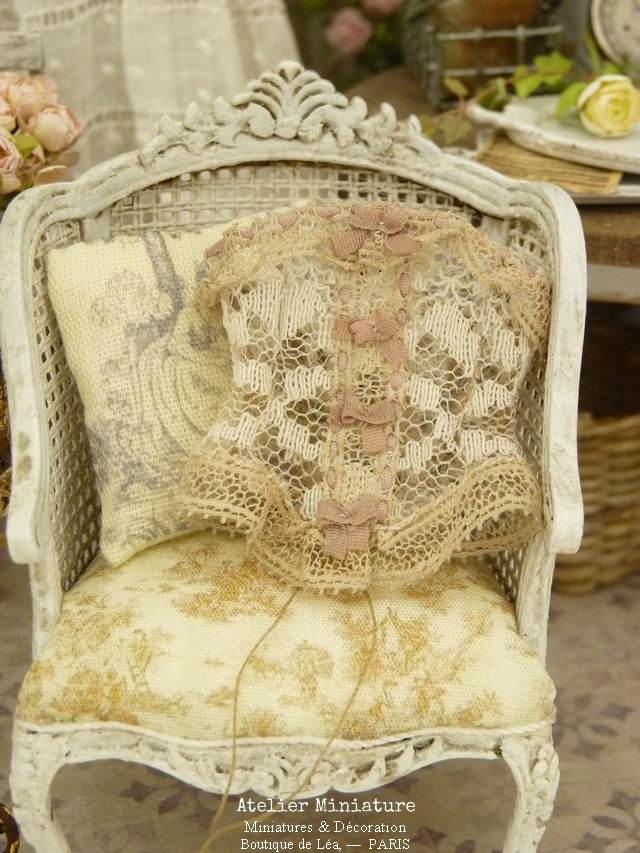 Miniature : Corset en Dentelle Vieillie, Ruban de Soie