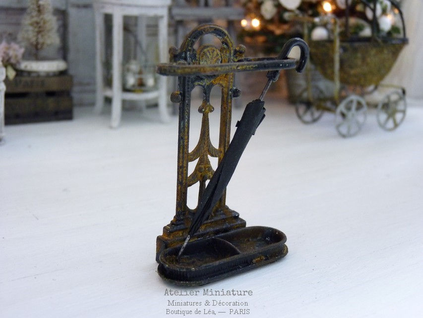 Thumbnail: Porte-parapluie miniature, Métal Rouillé, Maison de Poupée, Échel