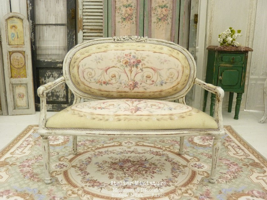 Sofa Louis XVI Miniature, Roses Aubusson, Maison de Poupée