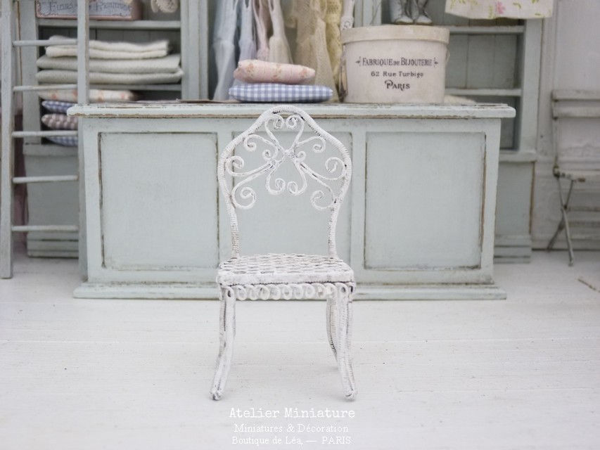 Miniature : Chaise d'Enfant en Métal, Blanche, Maison de Poupée, Échelle 1/12