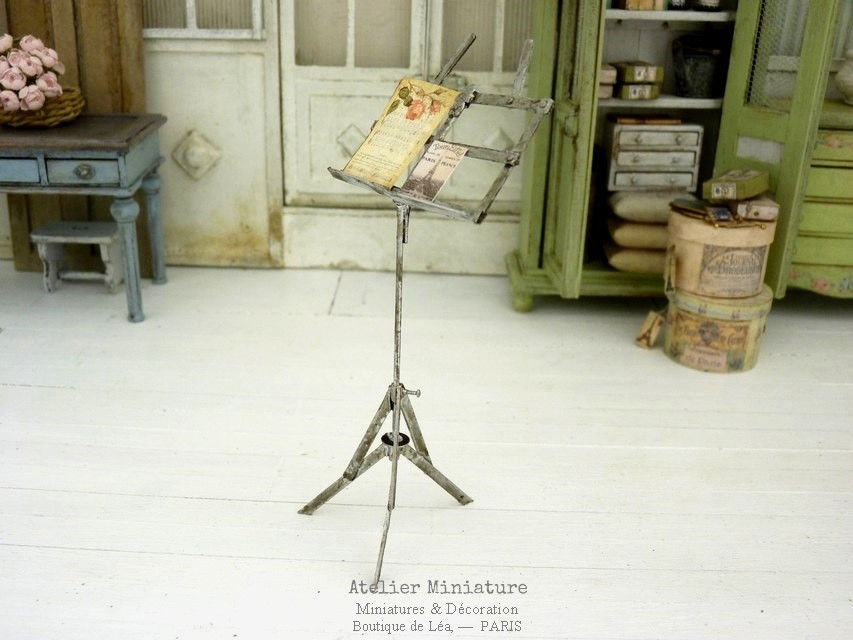 Thumbnail: Pupitre sur Trépied, Miniature, Maison de Poupée, 1/12