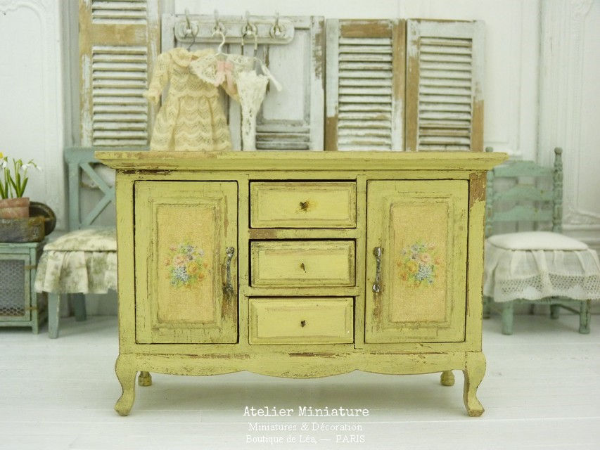 Buffet Miniature en Bois, Campagne Shabby Chippy, Échelle 1/12