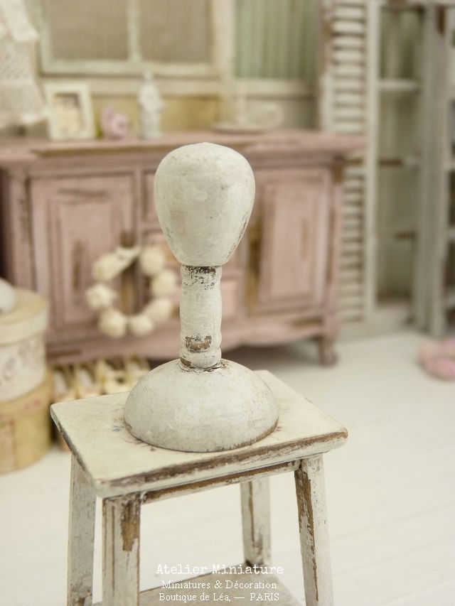 Thumbnail: Porte-Chapeau Miniature, Shabby Chippy Blanc, Maison de Poupée, 1/12