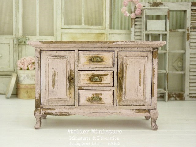 Buffet Miniature en Bois, Shabby Chippy Rose Délicat, Échelle 1/12