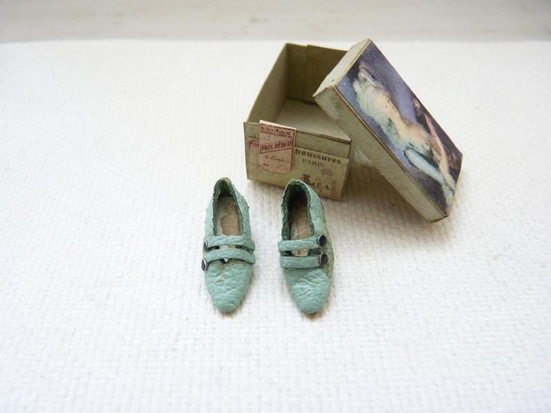 Thumbnail: Miniature Green Shoes, Fashion accessory, Doll House, Scale 1/12