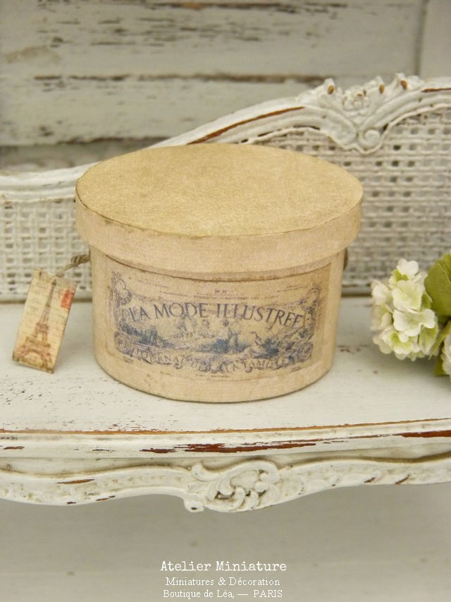 Miniature : Boîte à Chapeau Ovale Vintage, La Mode Illustrée, Maison de Poupée, 1/12