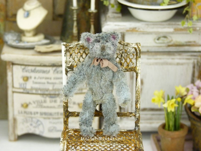 Thumbnail: Ourson Gris Bleuté Vintage Miniature, Maison de Poupée, 1/12