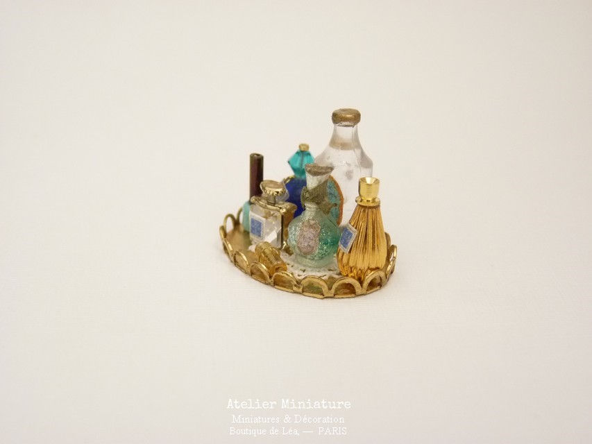 Thumbnail: Set de Flacons de Parfum - Plateau Oval Laiton