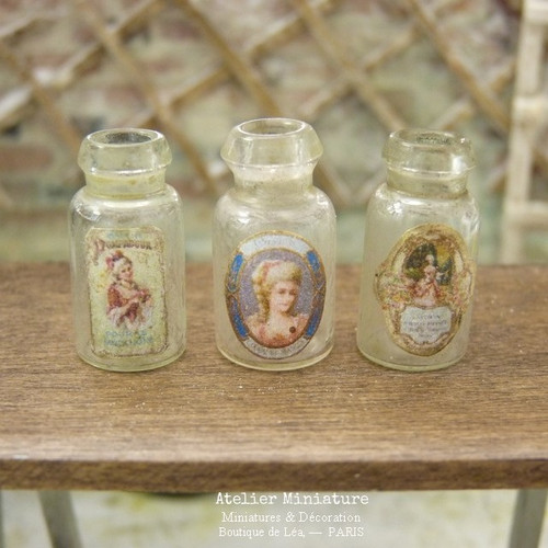 Odoria Maison de Poupée Eau Miniature: 1/6 Échelle Eau Minérale pour cuisine restaurant Pique-nique - Mini Objet Boisson en Plastique 5 Pièces
