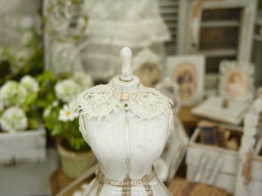 Miniature : Col en Dentelle Ancienne, Maison de Poupée, 1/12