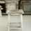 Thumbnail: Petite Table d'Appoint, Miniature en Bois, Shabby Chippy Blanc, 1/12