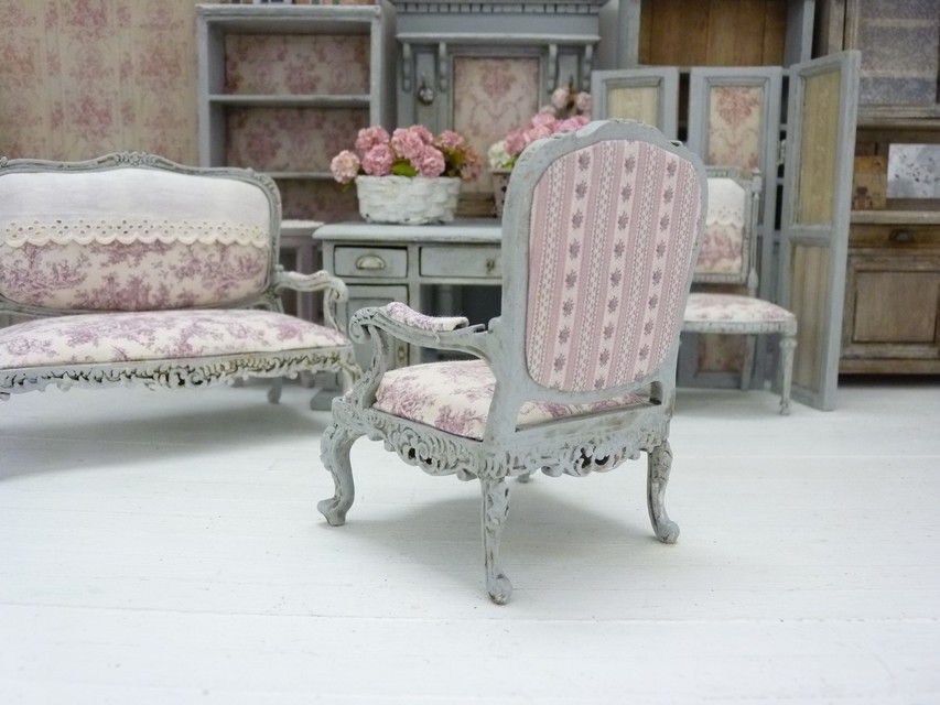 Miniature : Fauteuil Louis XV, Toile de Jouy Rose Lie de Vin, Broderie Anglaise