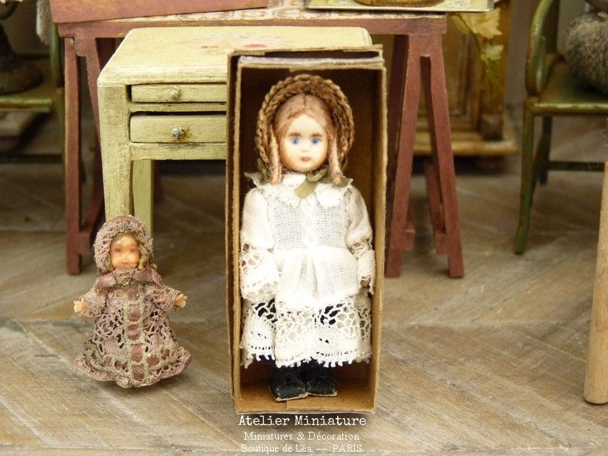 Miniature : Deux Poupées Miniatures, style Bébé Jumeau, Échelle 1/12