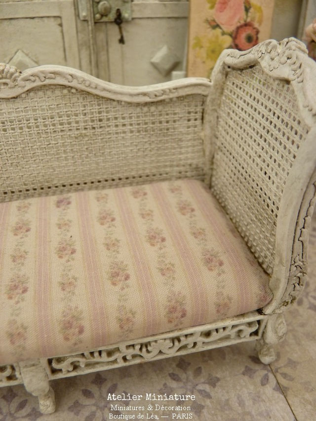 Thumbnail: Sofa Victorien de style Louis XV, Imitation Cannage, Maison de Poupée