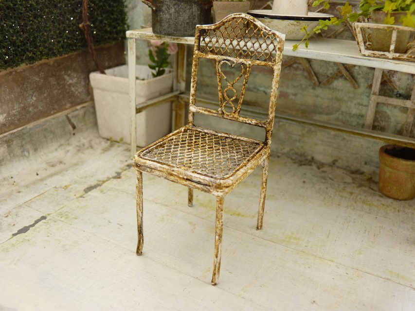 Miniature : Chaise de Jardin en Métal Rouillé, Blanc-Cassé, Maison de Poupée, Échelle 1/12