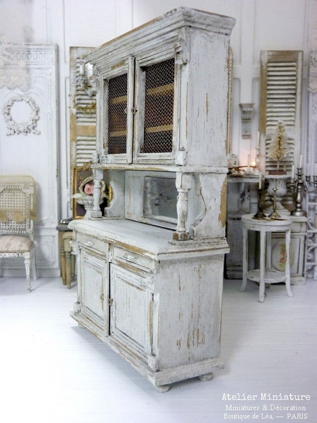 Miniature : Vaisselier Miniature en Bois, Maison de Poupée, Échelle 1/12