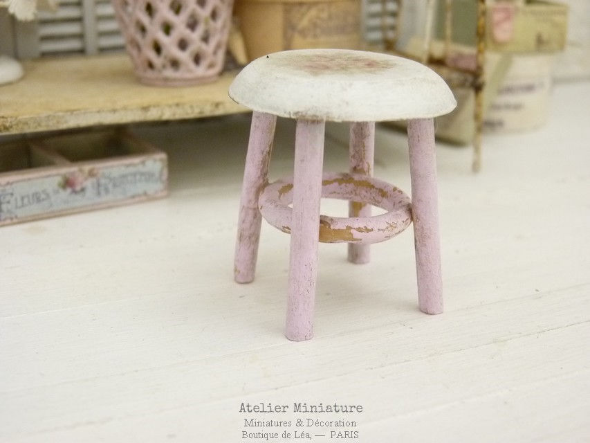 Miniature : Tabouret Rond Miniature en Bois, Blanc et Rose, 1/12