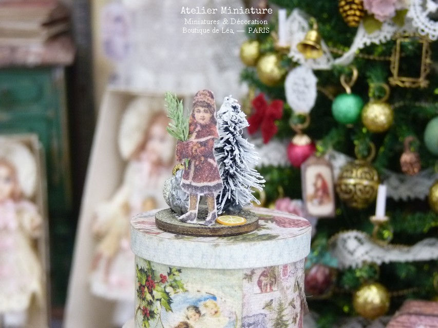 Thumbnail: Centre de Table de Noël, Maison de Poupée, Échelle 1/12