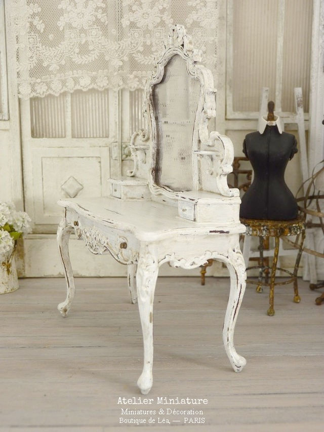 Thumbnail: Coiffeuse Miniature en Bois Shabby Chic, Louis XV, Échelle 1/12