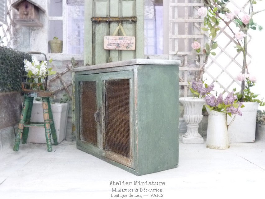 Miniature : Placard Miniature, Deux Portes Grillagées Rouillées, Maison de Poupée
