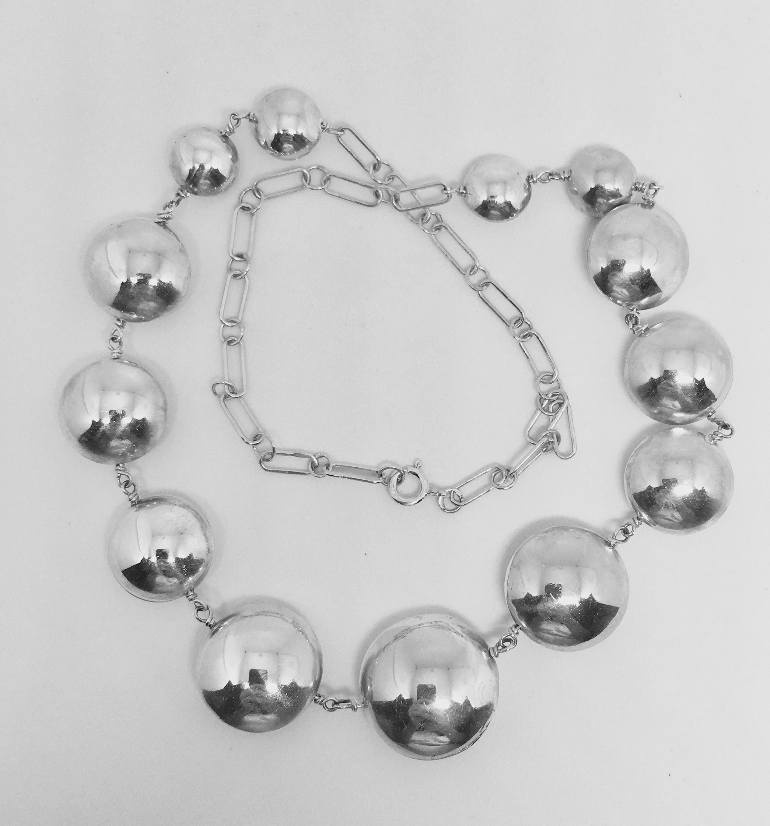 Colar em prata com meia bola