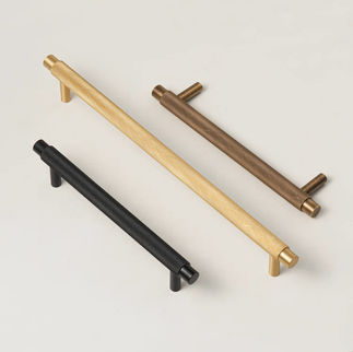 มือจับเฟอร์นิเจอร์แบบยาว ยี่ห้อไหนดี? คู่มือเลือกซื้อ 2025