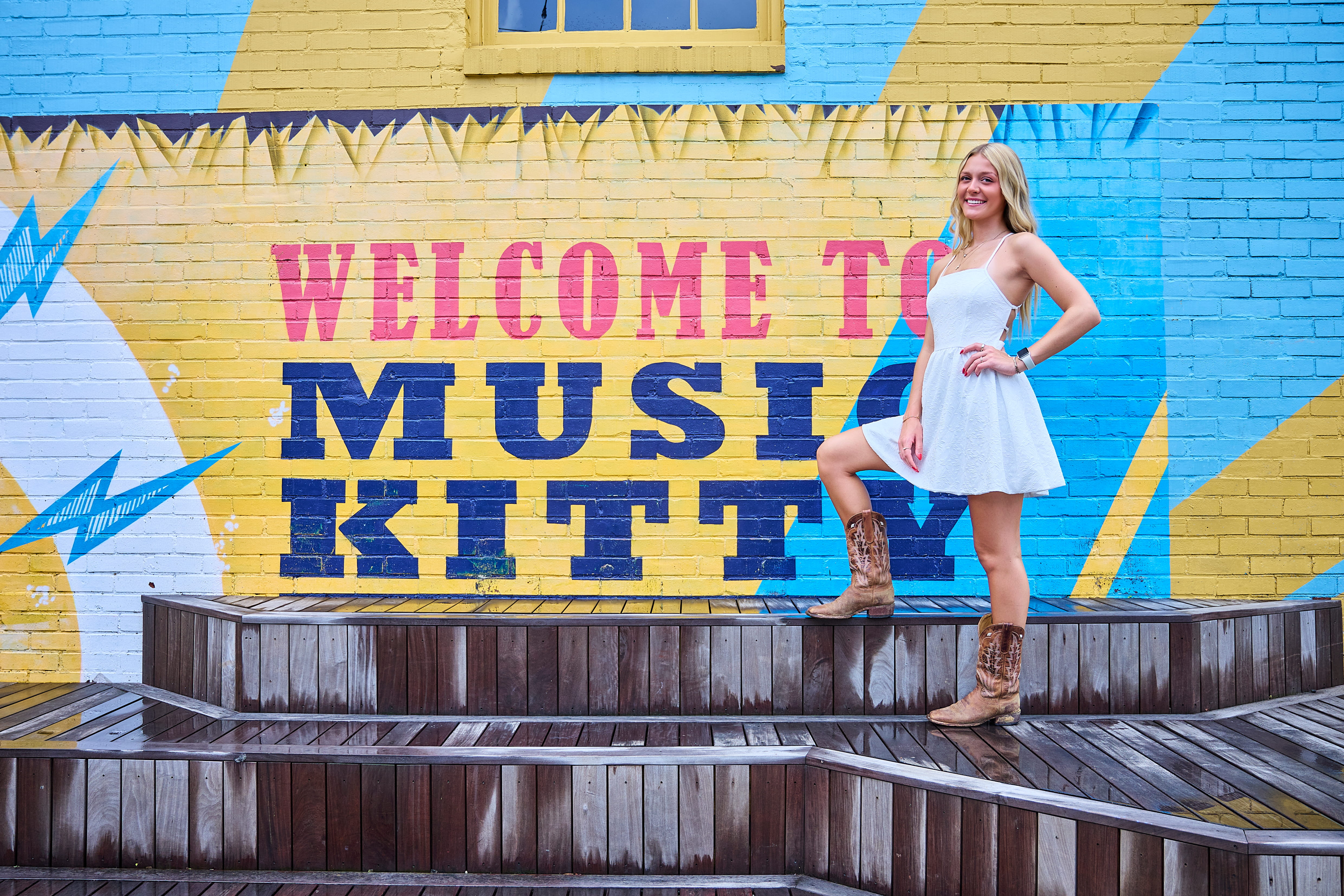 Nashville mural photo experience by JHR Photography and Nashville Adventures