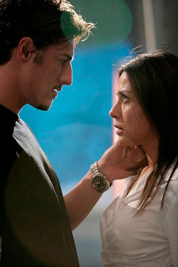24: Milo (Eric Balfour, L) shares a moment with Nadia (Marisol Nichols, R) in the 24 episode "Day 6: 8:00 P.M. - 9:00 P.M." which aired on Monday, March 26 (9:00-10:00 PM ET/PT) on FOX. ©2007 Fox Broadcasting Co. Cr: Michael Becker/FOX