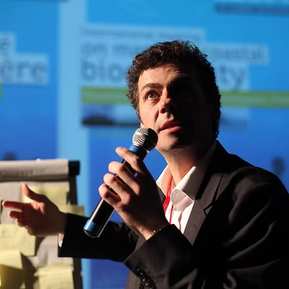 À trois mois de la Troisième Conférence des Nations Unies pour l’Océan, l’attention médiatique autour de cet événement ne cesse de croître. Dans ce contexte, Pytheas France a choisi cette semaine d’interroger Stéphane Pennanguer, responsable du service des politiques maritimes (SPOMAR) de la Région Bretagne, afin de mieux cerner les enjeux maritimes régionaux.